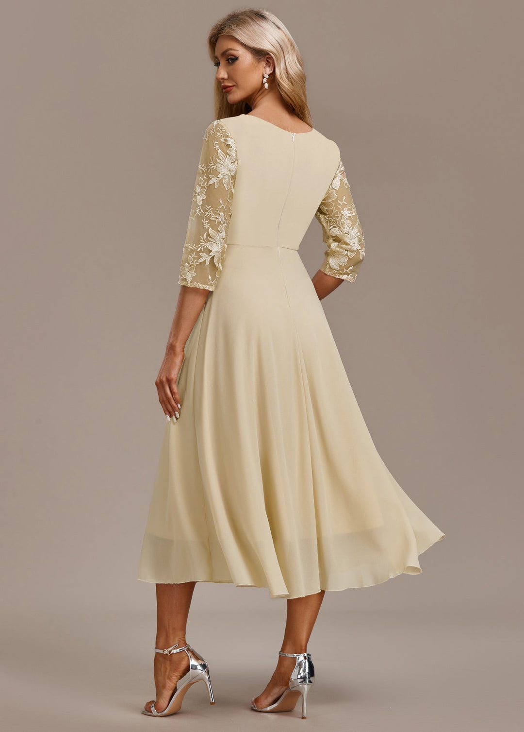 Kvinnoklänning | Broderad Rundhalsad Midi