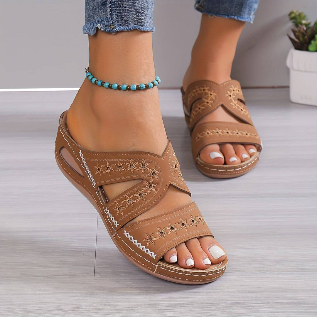 Sandaler för kvinnor | Öppen tå slip-on med utskurna sidor