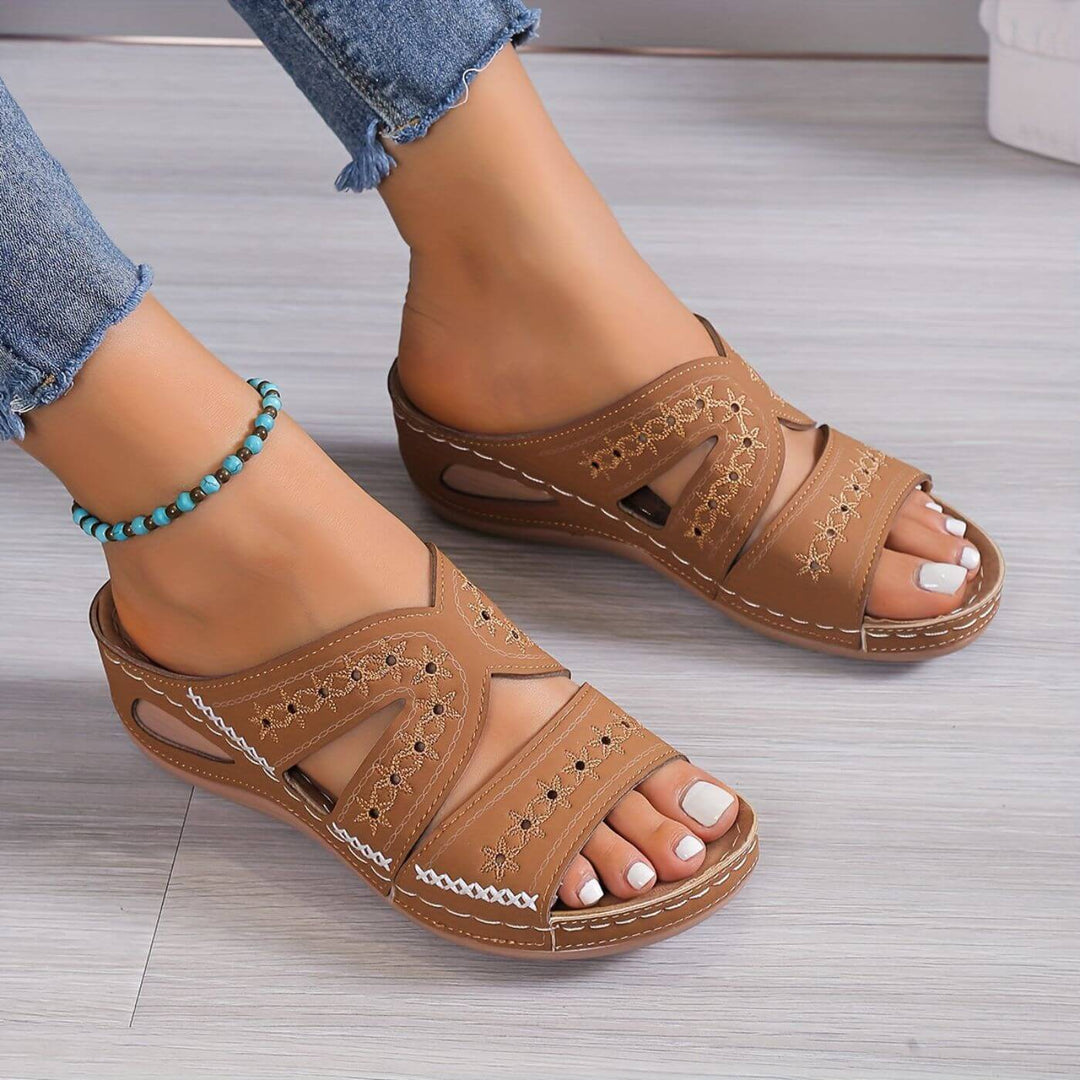 Sandaler för kvinnor | Öppen tå slip-on med utskurna sidor