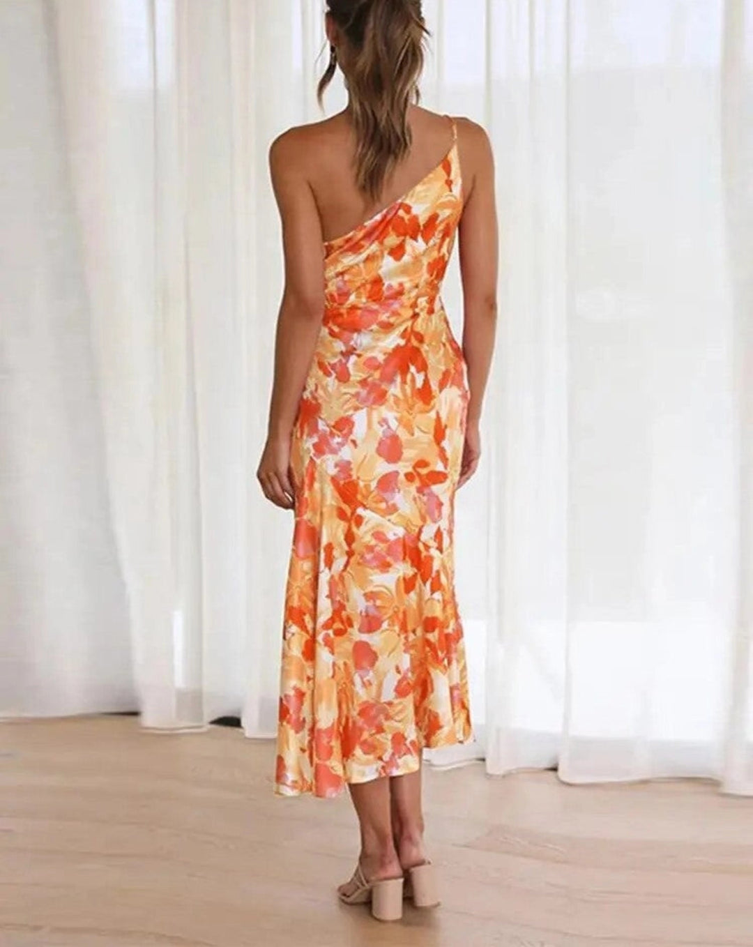 Kvinnors Klänning | Draperad Bodice Design