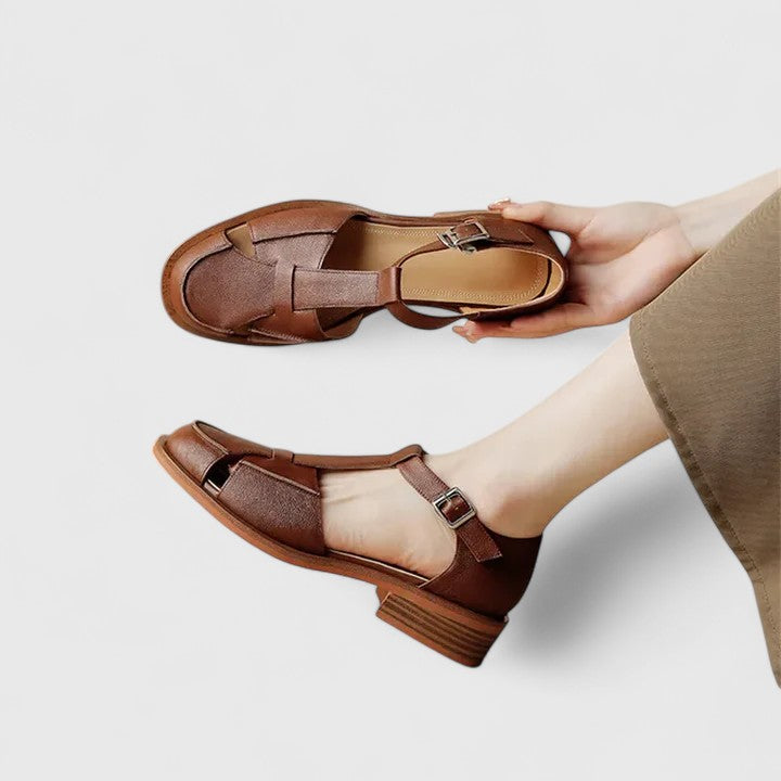 Sandaler för kvinnor | Stängd tå T-rem
